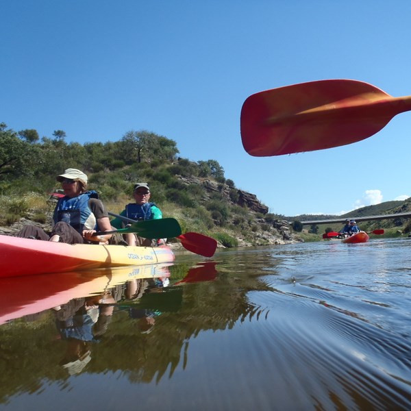 8---canoagem-no-lago-alqueva---passeio-no-paredo.png